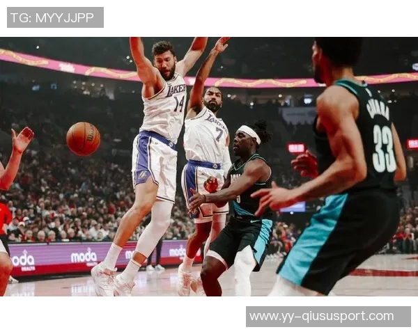 湖人内线失守艾顿海斯缺阵篮板惨败开拓者净负15个 湖人内线失守艾顿海斯缺阵篮板惨败开拓者净负15个